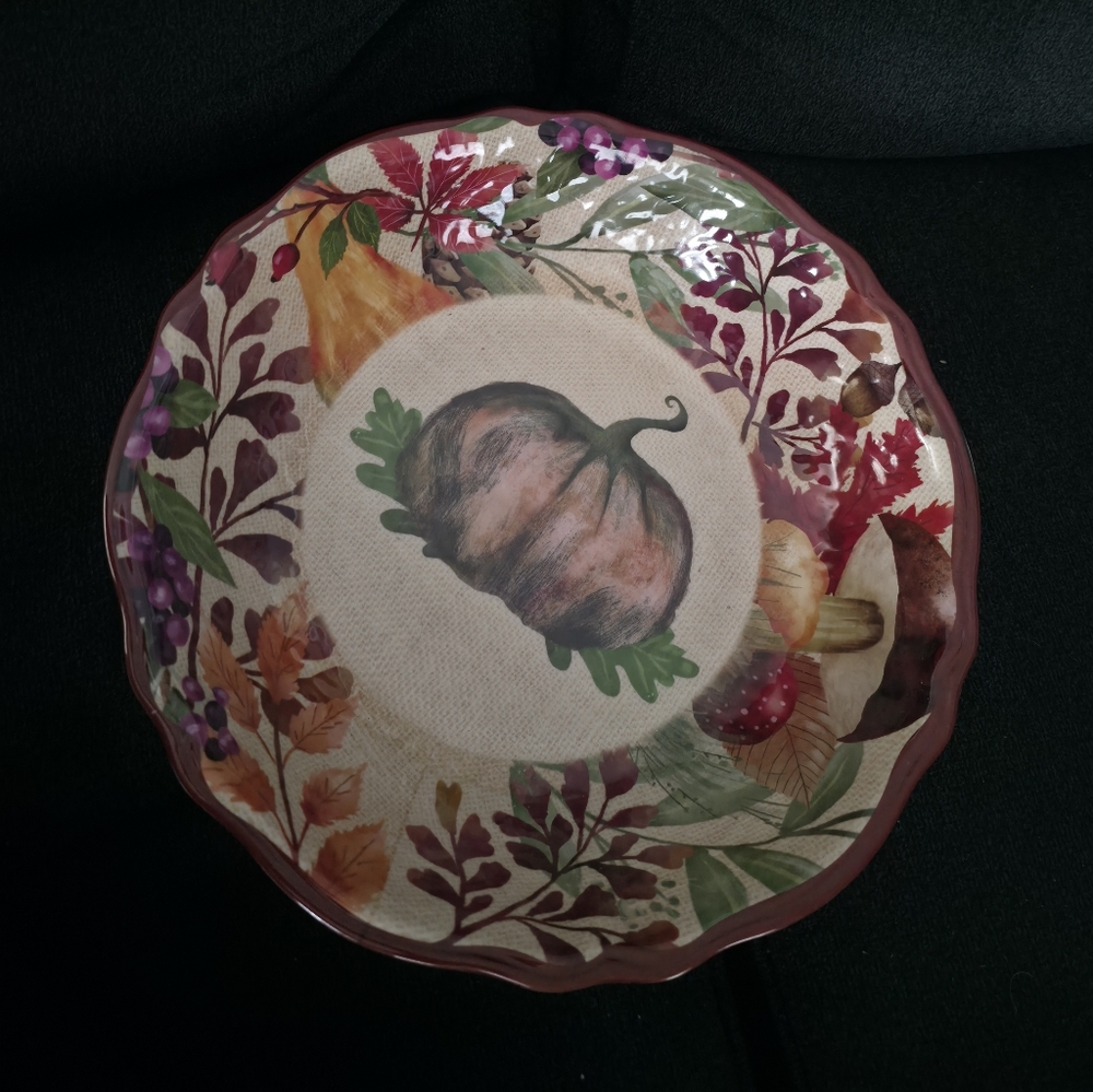 Decorative Autumn Plate with Pumpkin Design